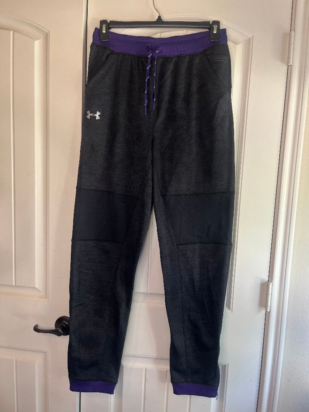 Under Armour ColdGear Men’s M Tall 44” Long Joggers Black Purple Basketball